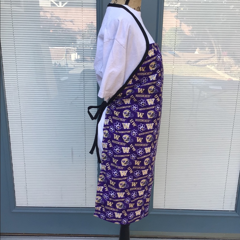 UW Washington Huskies Apron - Picture 3 of 3